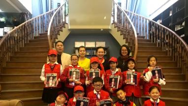 OFYCASA中欧体育登录入口-官方登录国际中欧体育董事长韩萍接受两会小记者团的采访